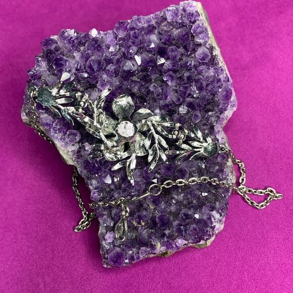 Silver wash necklace with Crystal centers in flower/leaf station, Vintage - Picture 2 of 5